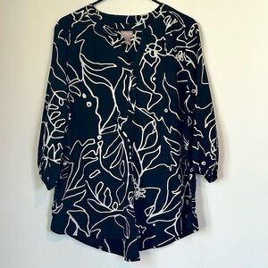 Chico's Black and White Abstract Blouse - Size: 2(Large)